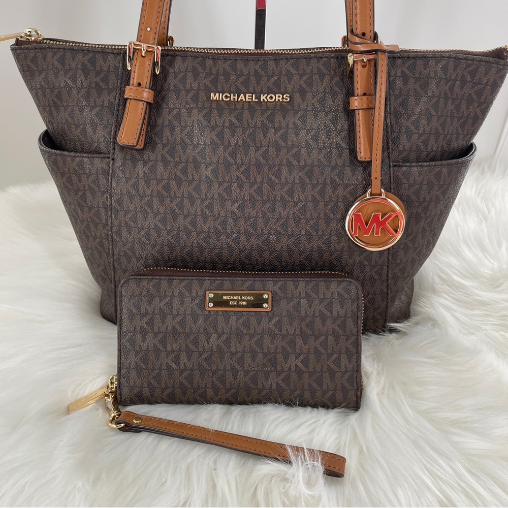 Michael Michael Kors Signature Jet Set East West Top Zip Tote & Wallet Set